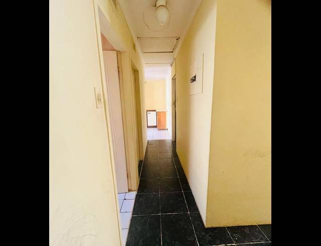 5 BEDROOM HOUSE FOR SALE IN UMLAZI BB